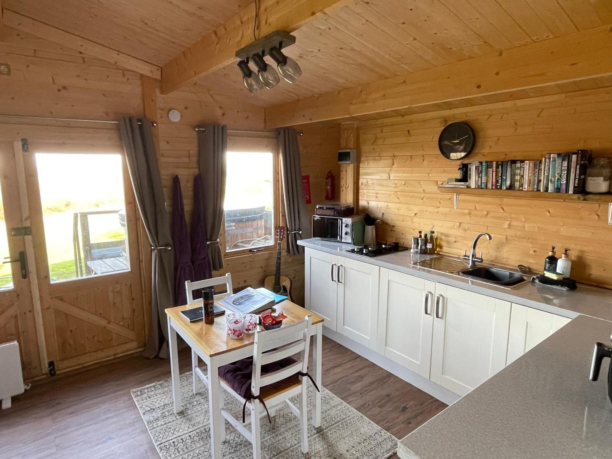 Cosy Cabin In Annie'S Meadow West Meon エクステリア 写真