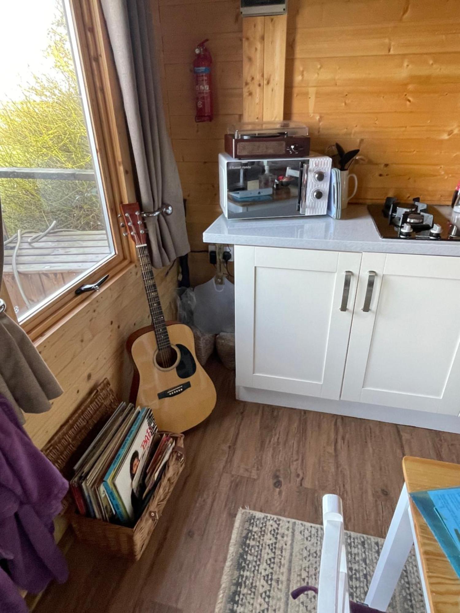 Cosy Cabin In Annie'S Meadow West Meon エクステリア 写真