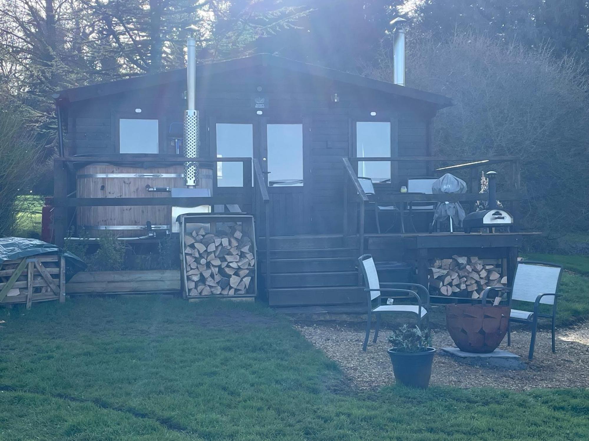 Cosy Cabin In Annie'S Meadow West Meon エクステリア 写真